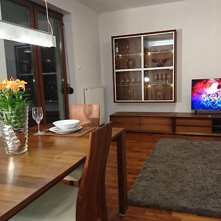Quiet And Spacious Apartment With Garage Option Красков Екстериор снимка