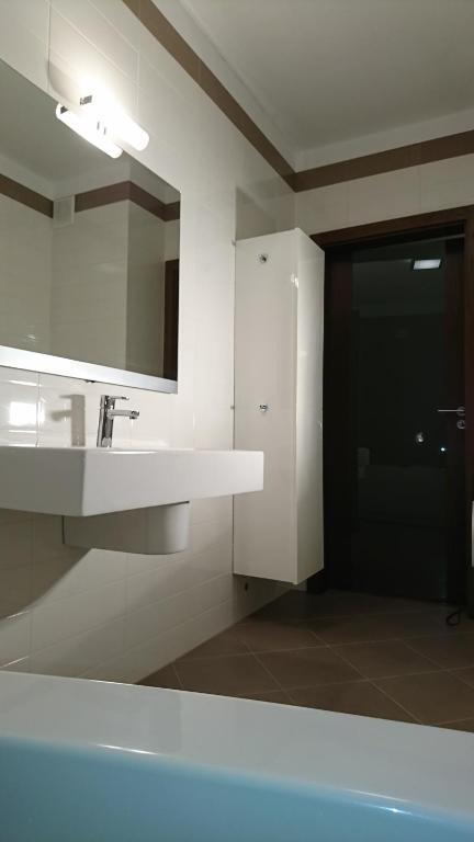 Quiet And Spacious Apartment With Garage Option Красков Екстериор снимка