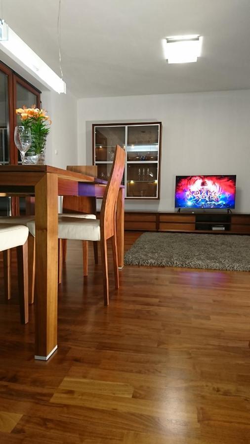 Quiet And Spacious Apartment With Garage Option Красков Екстериор снимка