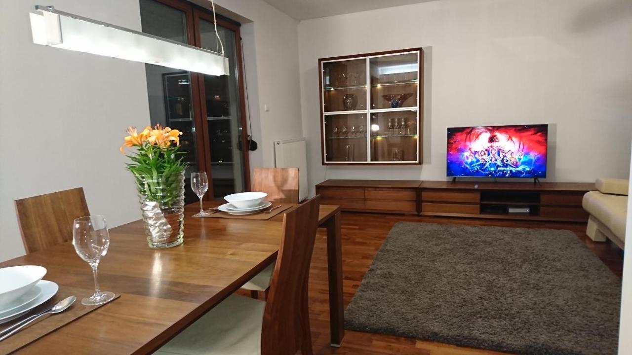 Quiet And Spacious Apartment With Garage Option Красков Екстериор снимка
